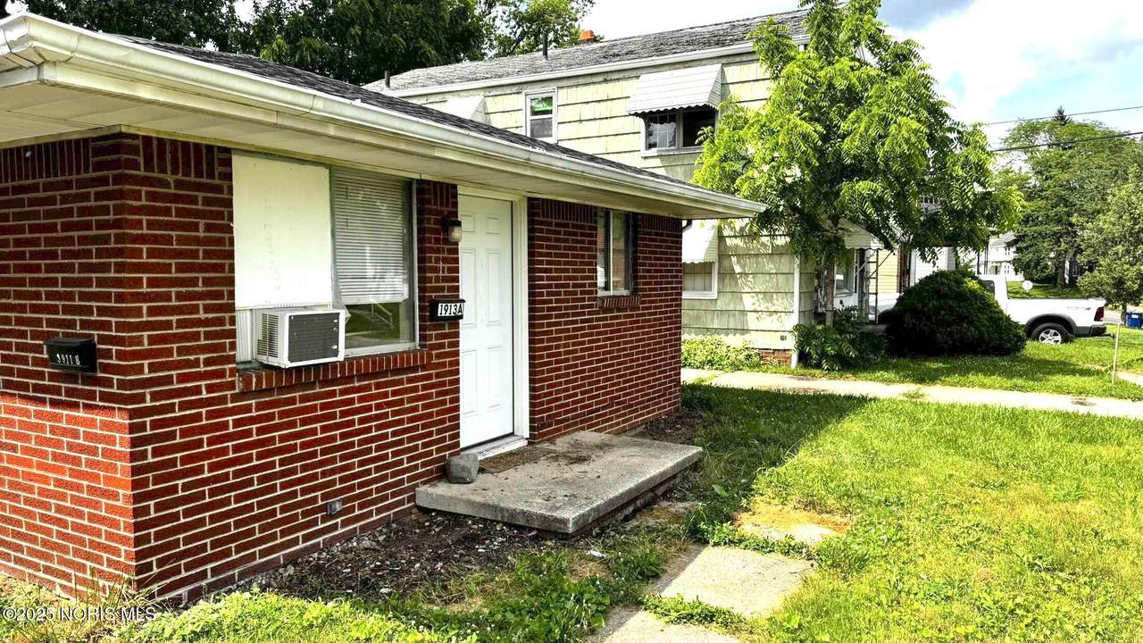 1911 Kensington Road - Photo 1