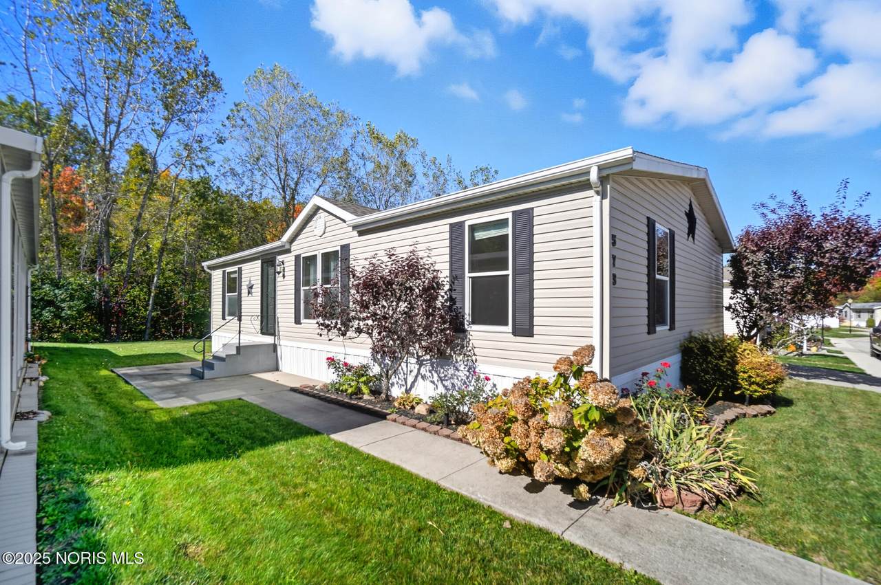 573 Waterview Circle - Photo 1