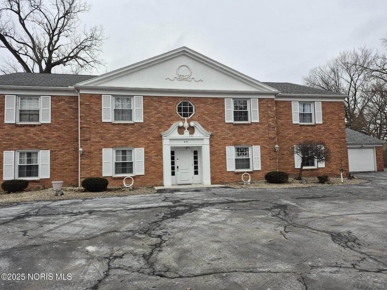 435 Park Avenue - Photo 1