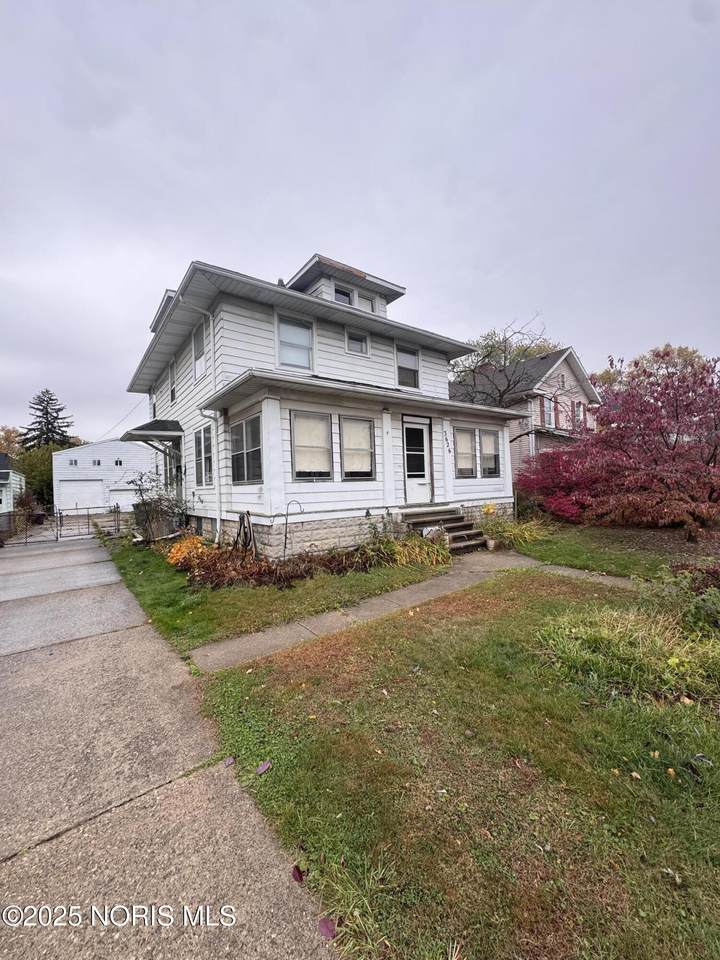 3626 Hazelhurst Avenue - Photo 1