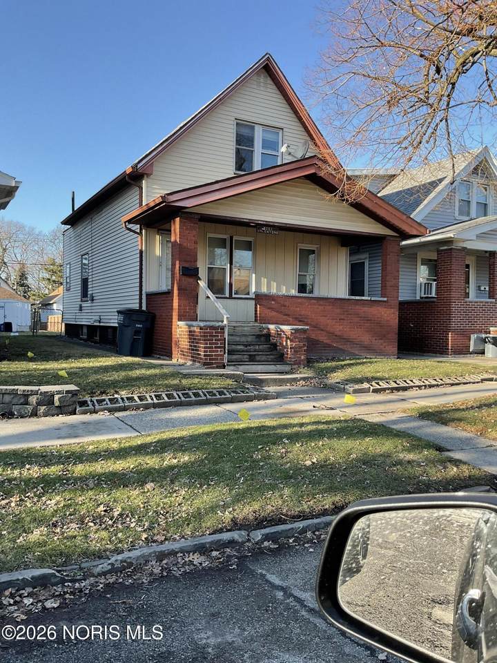 2351 Valentine Street - Photo 1