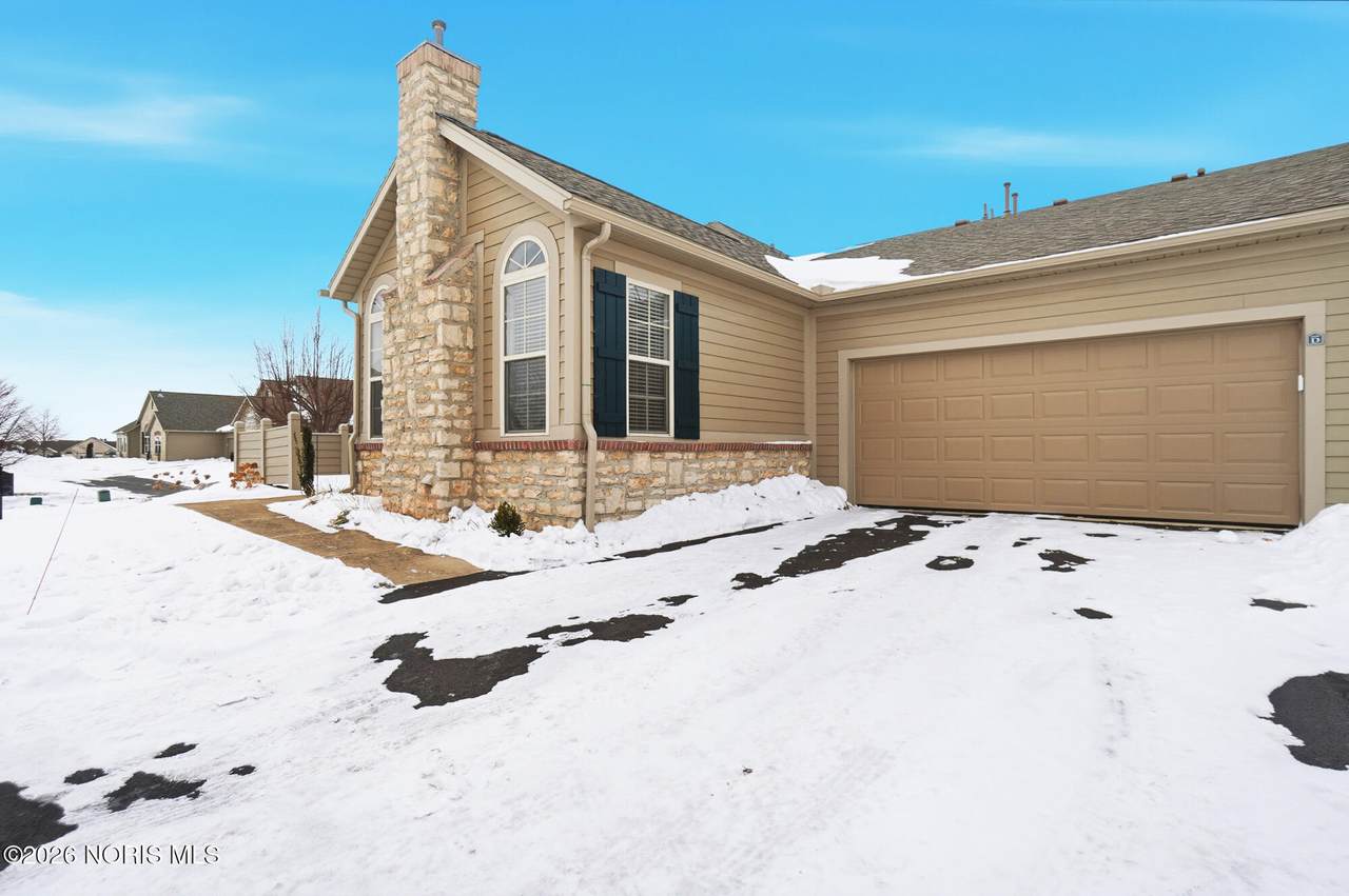 2690 Canterbury Circle - Photo 1