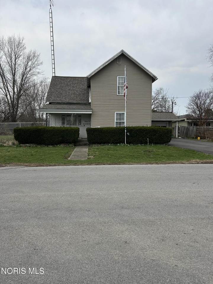 963 Vine Street - Photo 1
