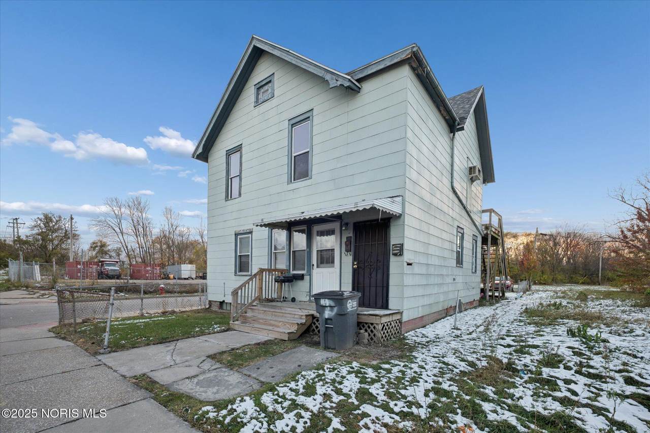 950 Oak Street - Photo 1