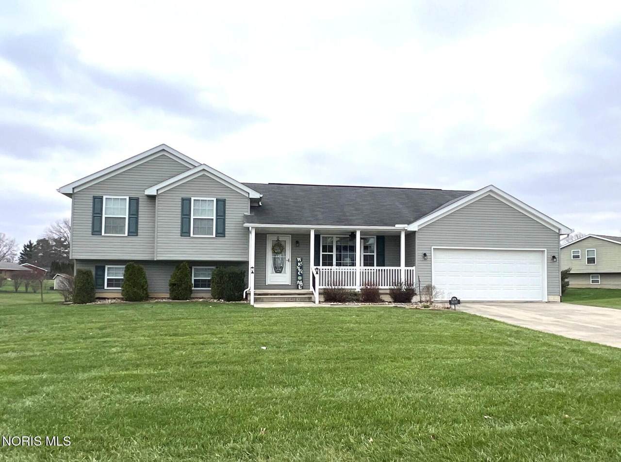 575 Sunset Drive - Photo 1
