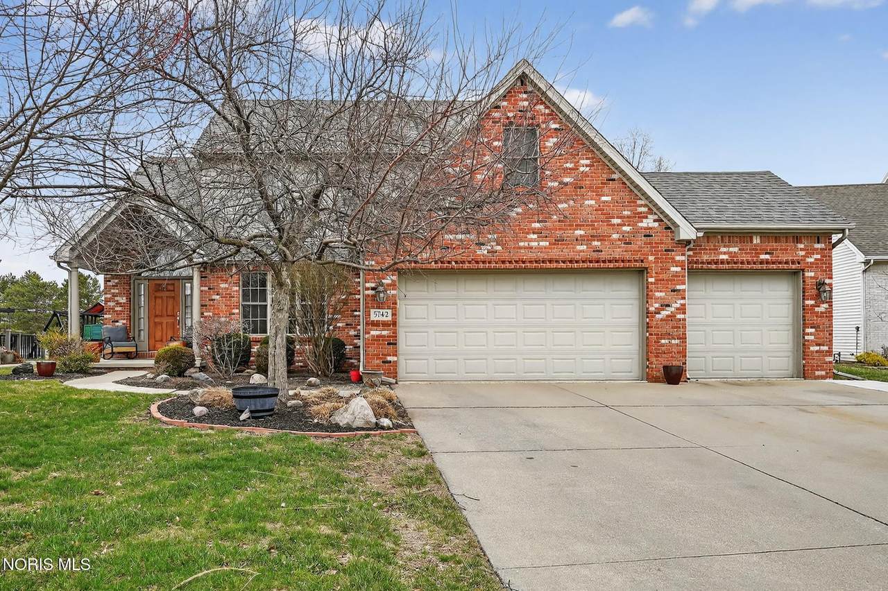 5742 Maple Creek Boulevard - Photo 1