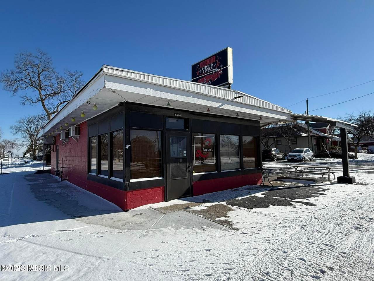4820 Summit Street - Photo 1