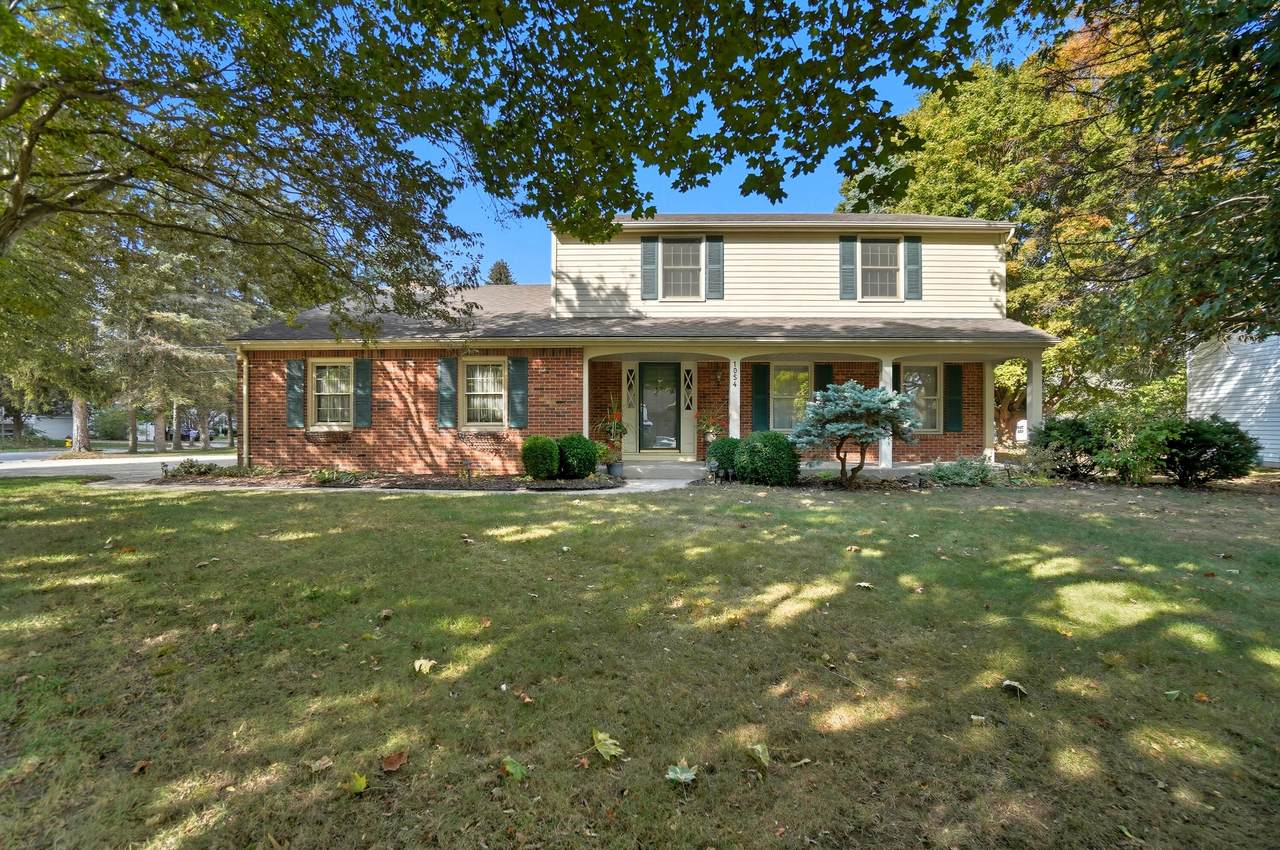 1054 Bourgogne Avenue - Photo 1