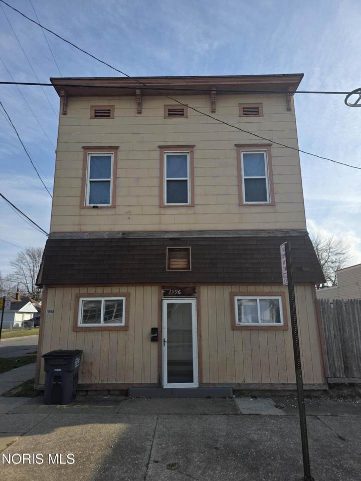 1996 Starr Avenue - Photo 1