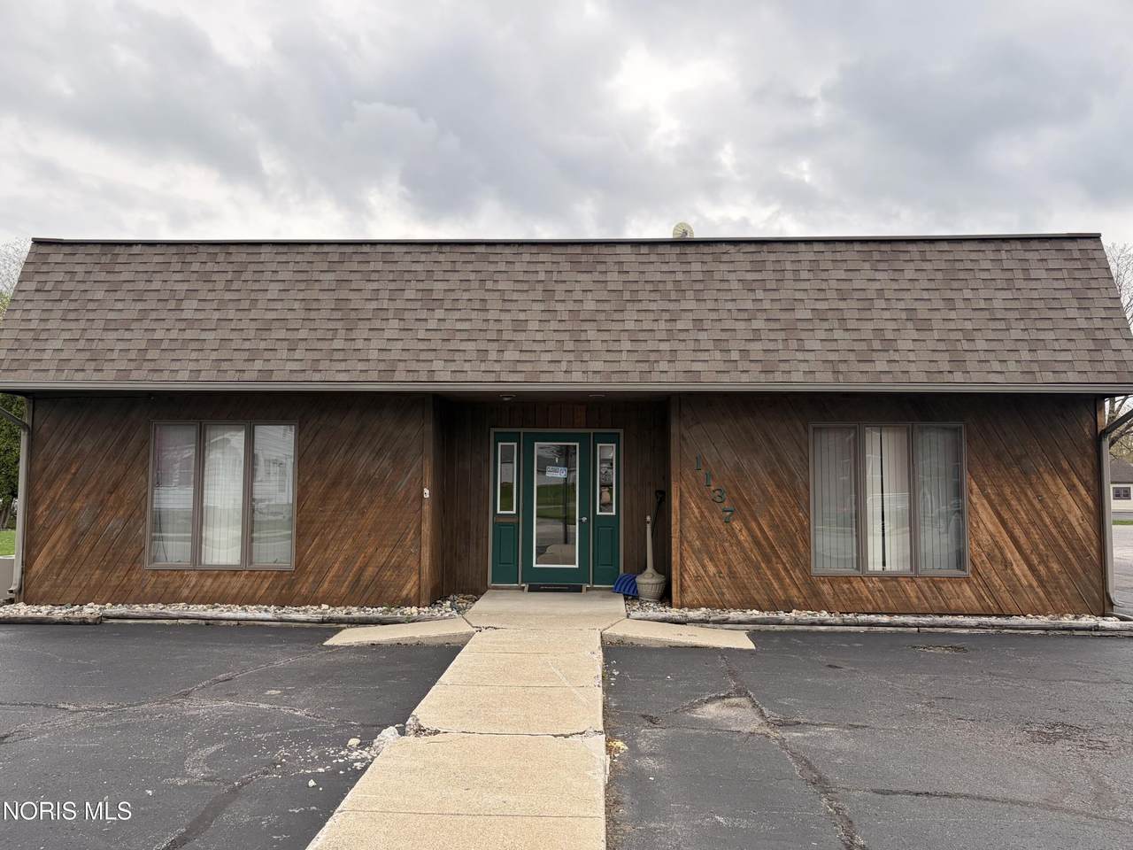 1137 Clinton Street - Photo 1