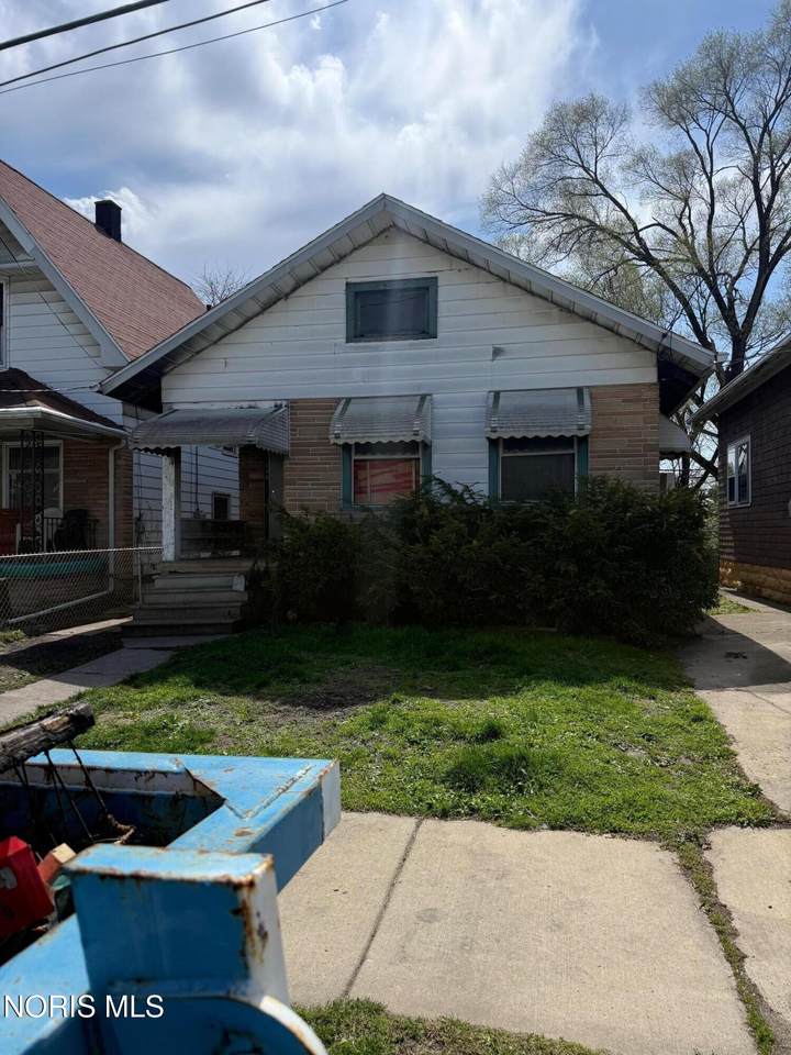 649 Curtis Street - Photo 1