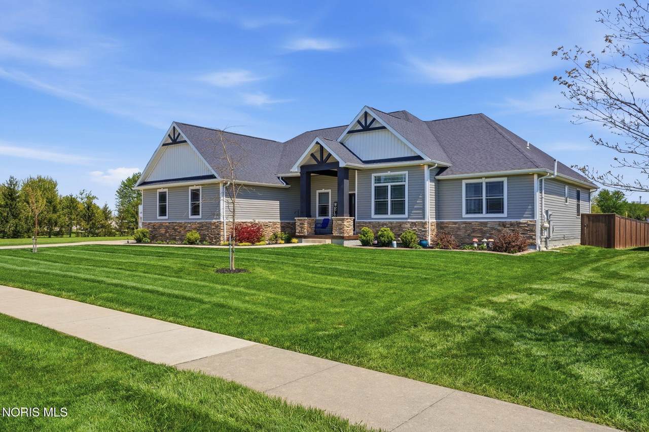 201 Maple Drive - Photo 1