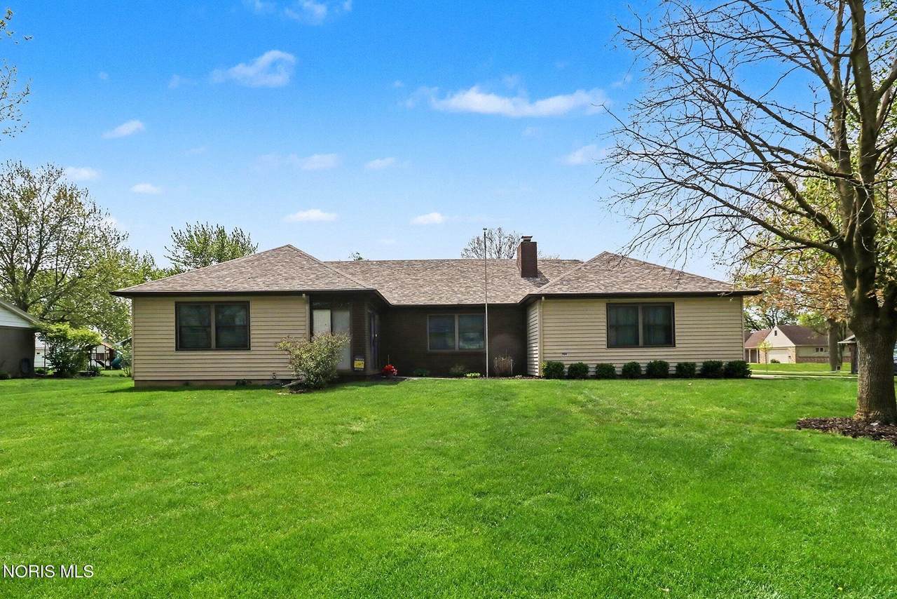 909 Monterey Court - Photo 1
