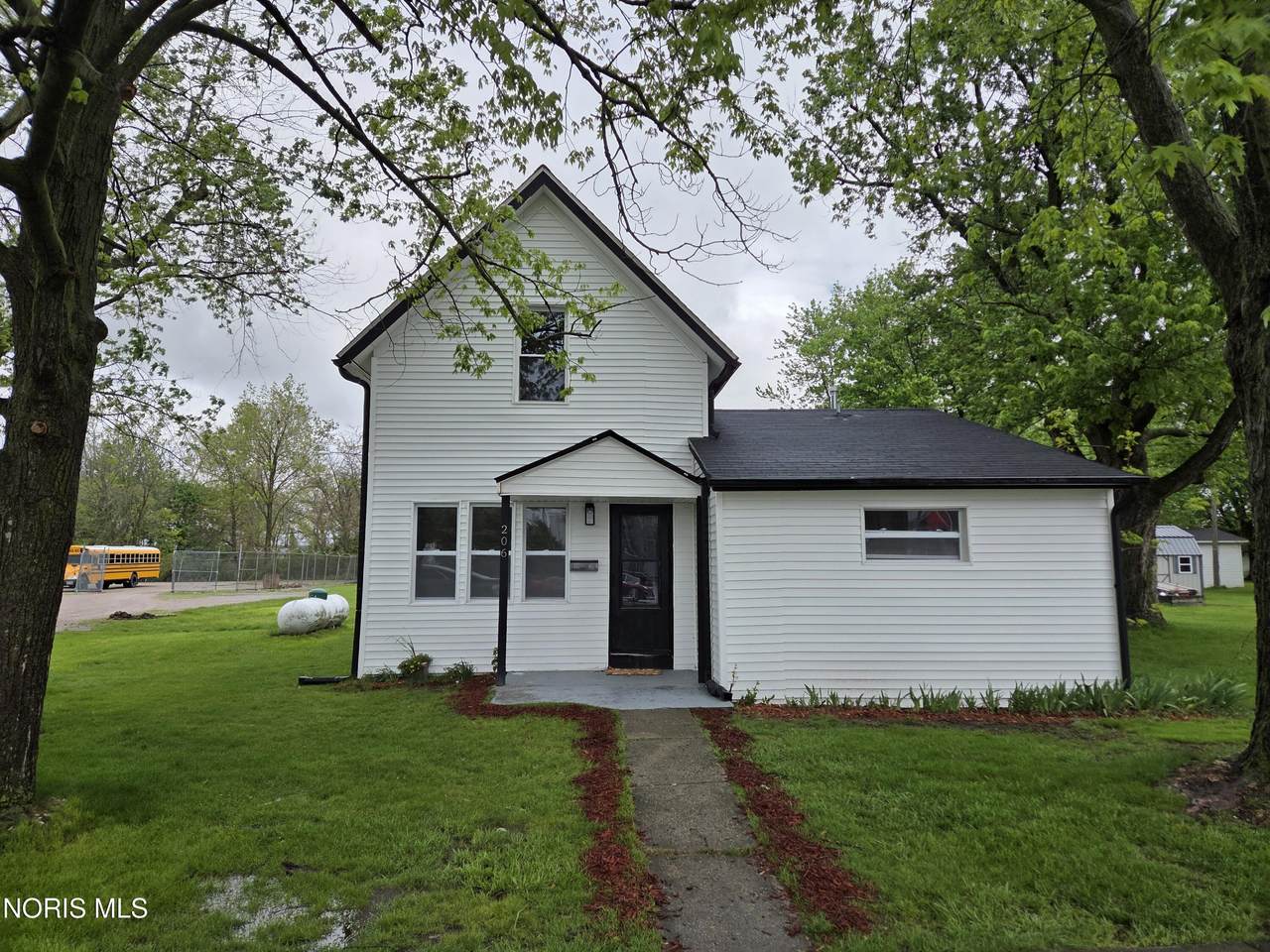 206 Perry Street - Photo 1