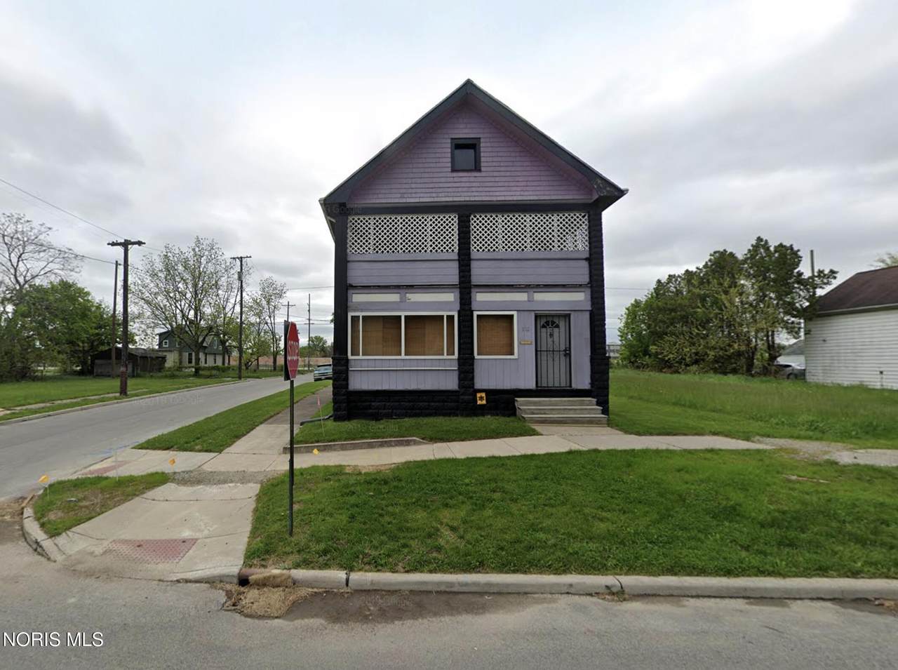 832 Waverly Avenue - Photo 1