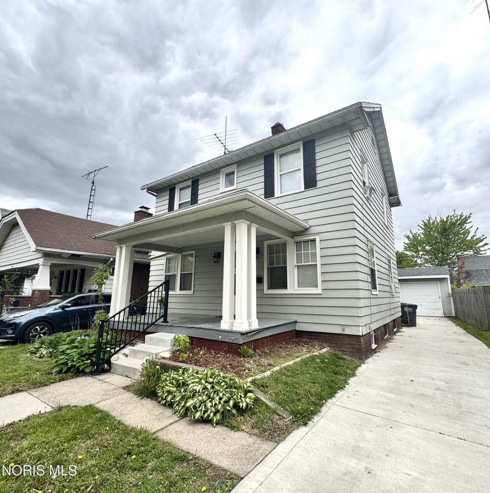 4240 Burnham Avenue - Photo 1