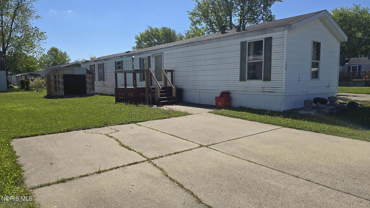 128 Bradford Avenue - Photo 1