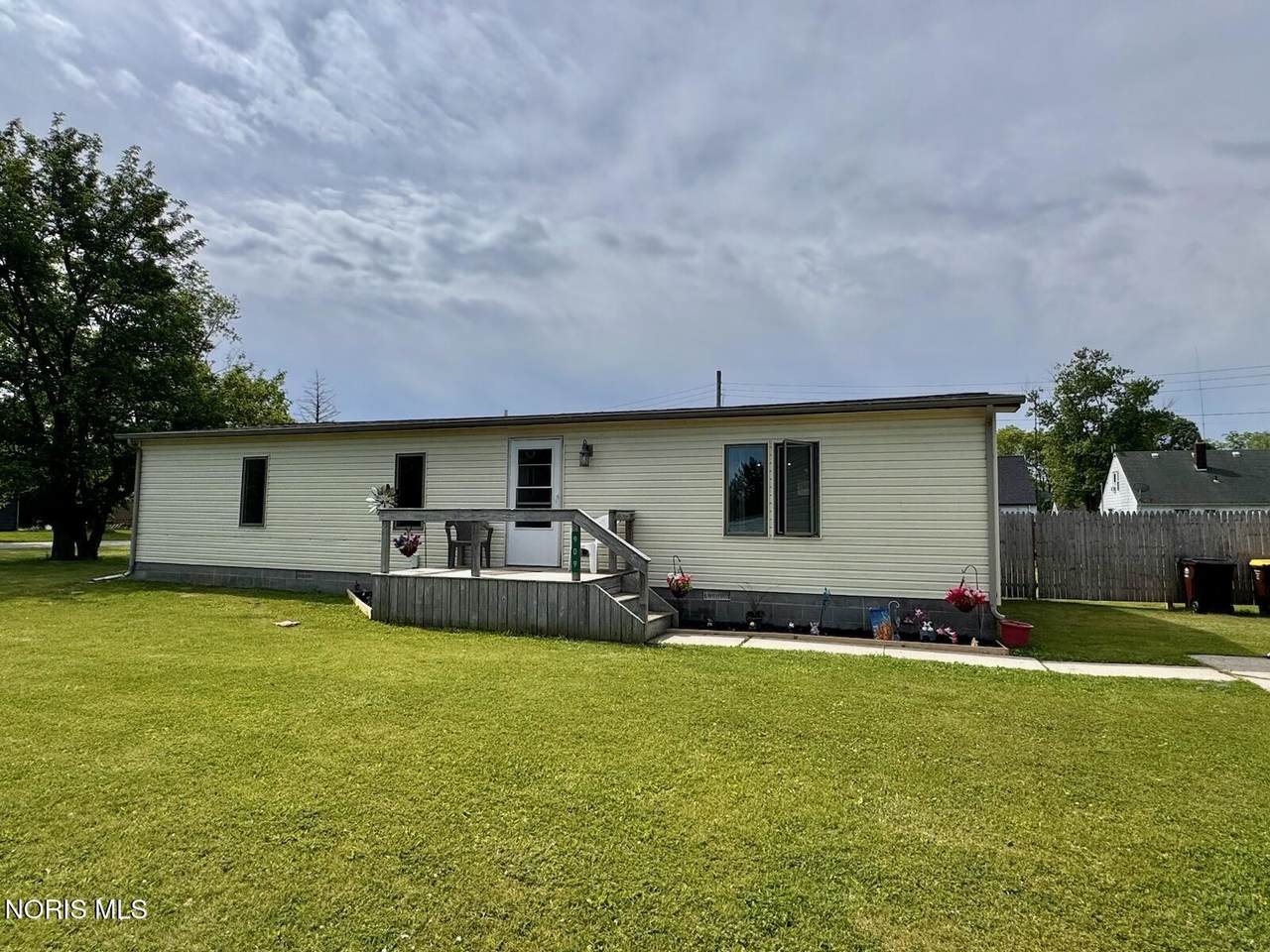 909 Hees Court - Photo 1