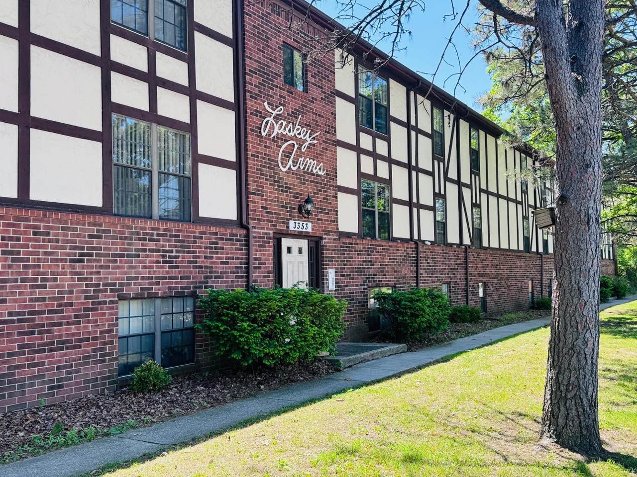3355 Laskey - Photo 1