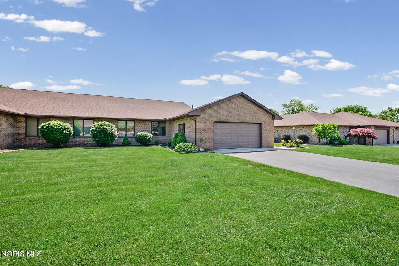1817 Stonehill Drive - Photo 1