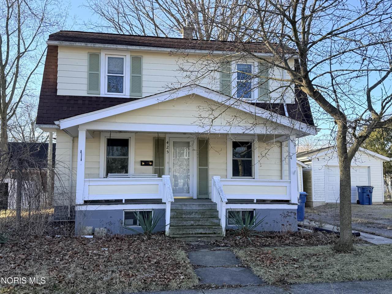 425 Oakwood Avenue - Photo 1