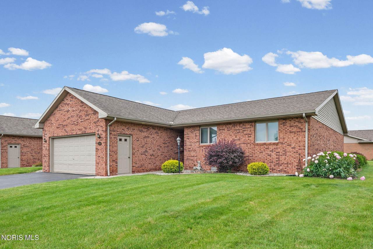 100 Meadowcrest Drive - Photo 1
