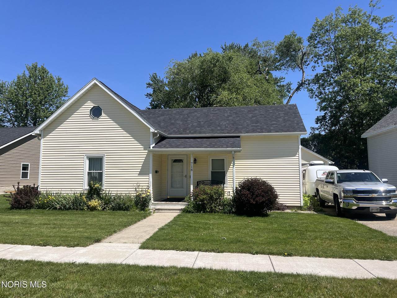 718 Park Street - Photo 1