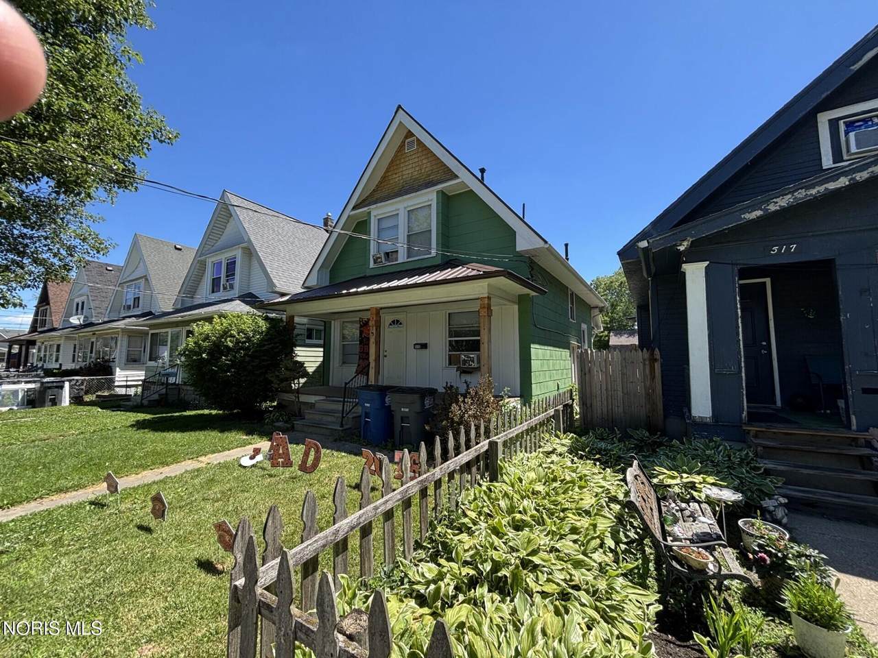 515 Howland Avenue - Photo 1