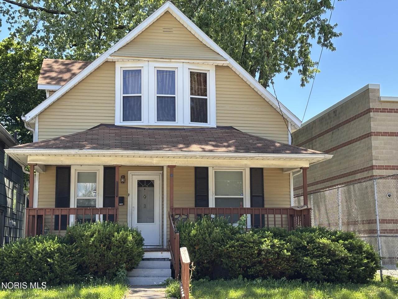 527 White Street - Photo 1