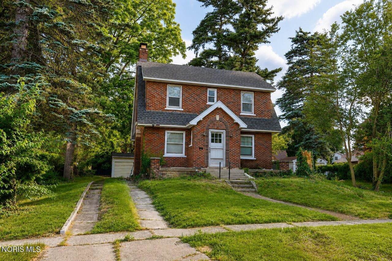 2817 Algonquin Parkway - Photo 1