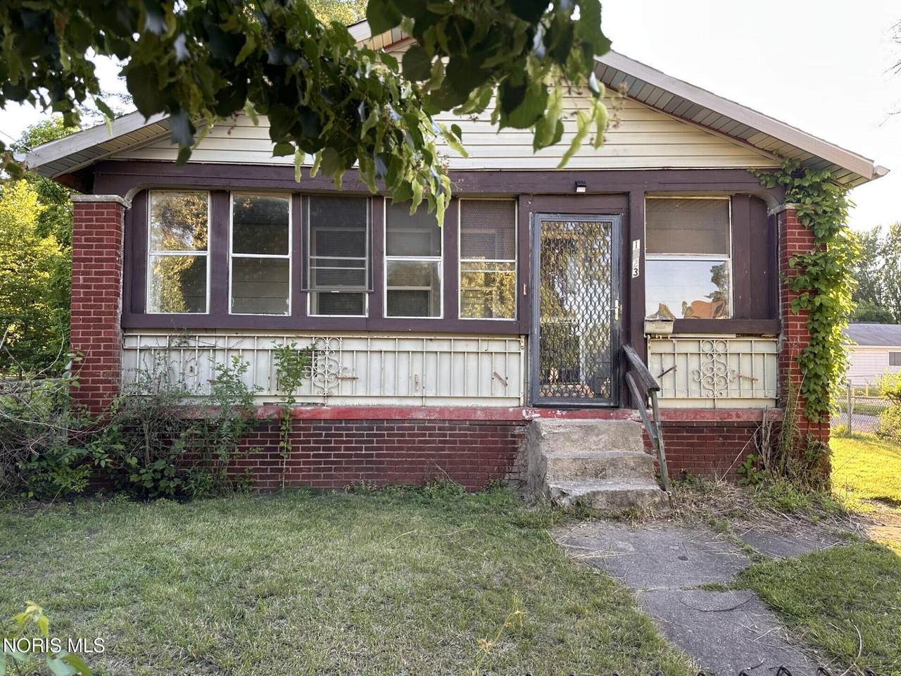 1023 Heston Street - Photo 1
