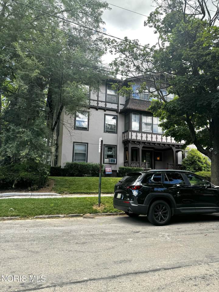 2329 Parkwood Avenue - Photo 1