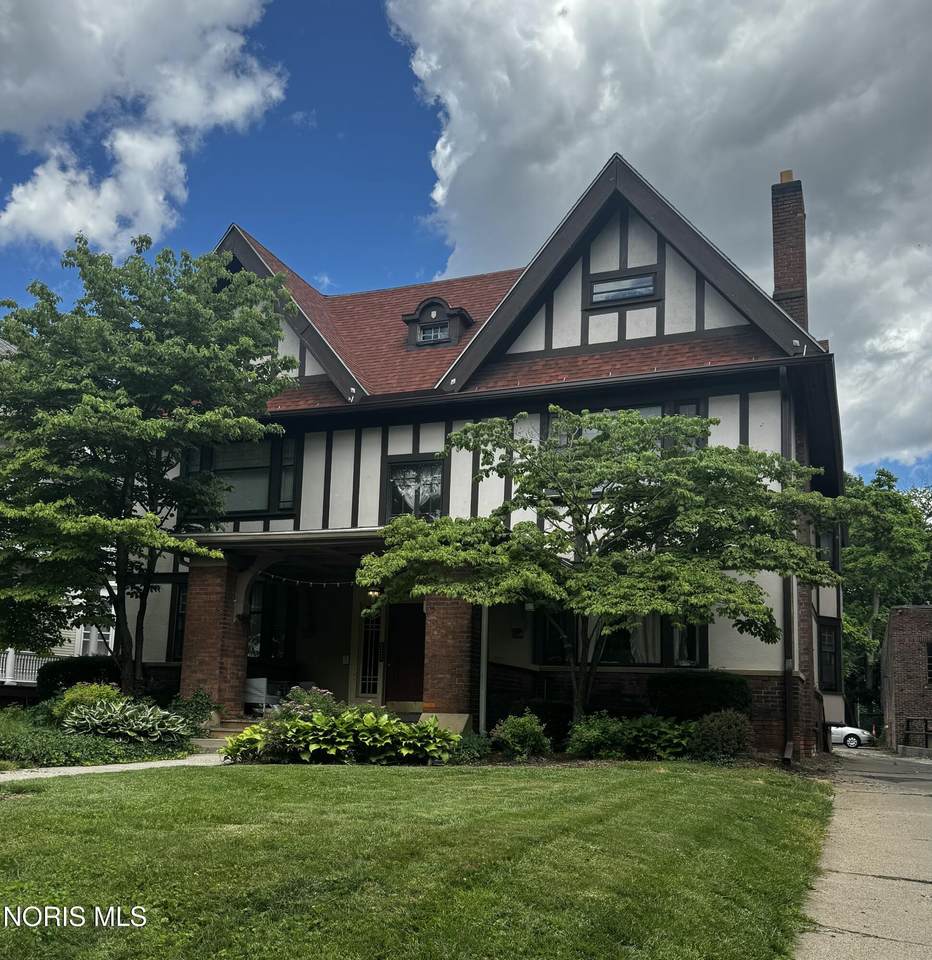 2222 Scottwood Avenue - Photo 1