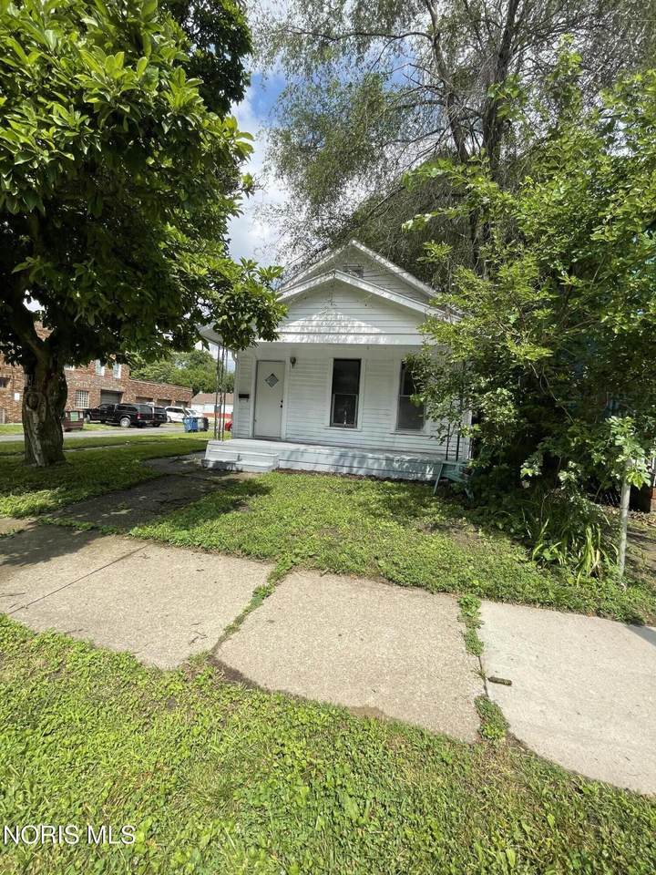 533 Spencer Street - Photo 1