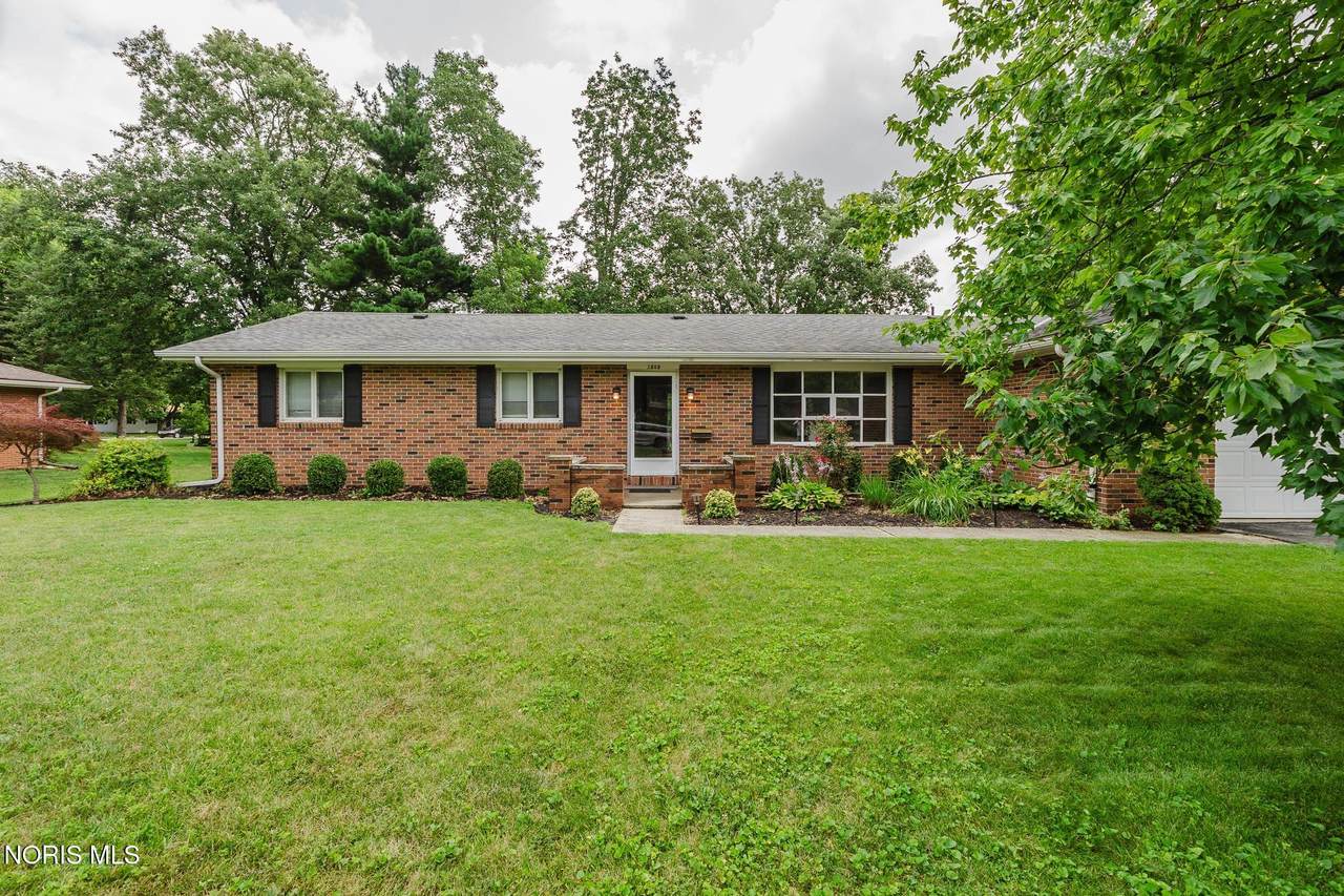 2505 Oakmont Drive - Photo 1