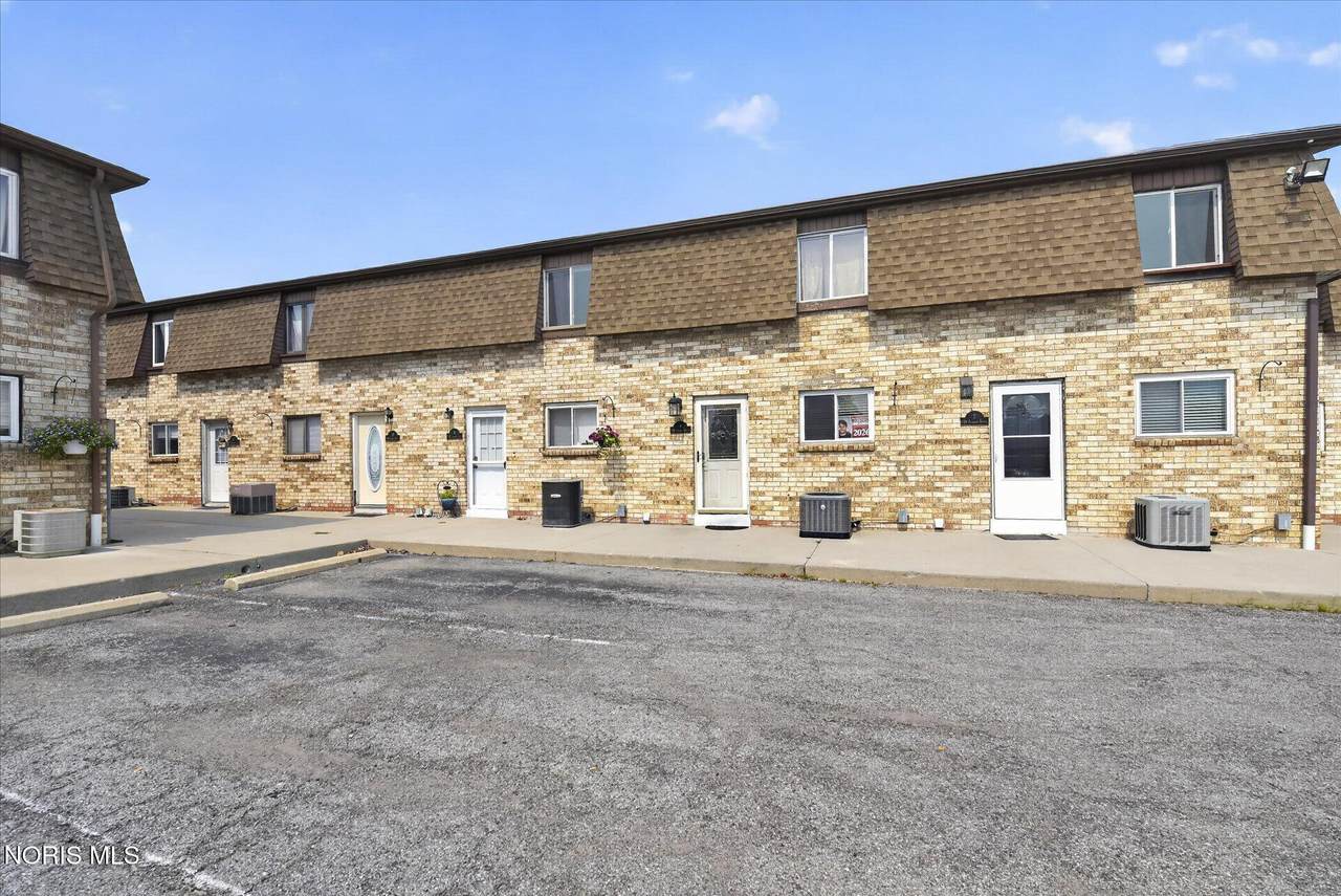 728 Fairway Drive - Photo 1