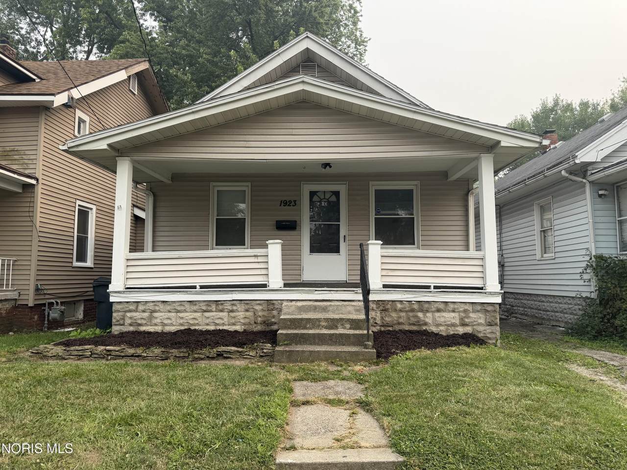 1923 Berkshire Place - Photo 1