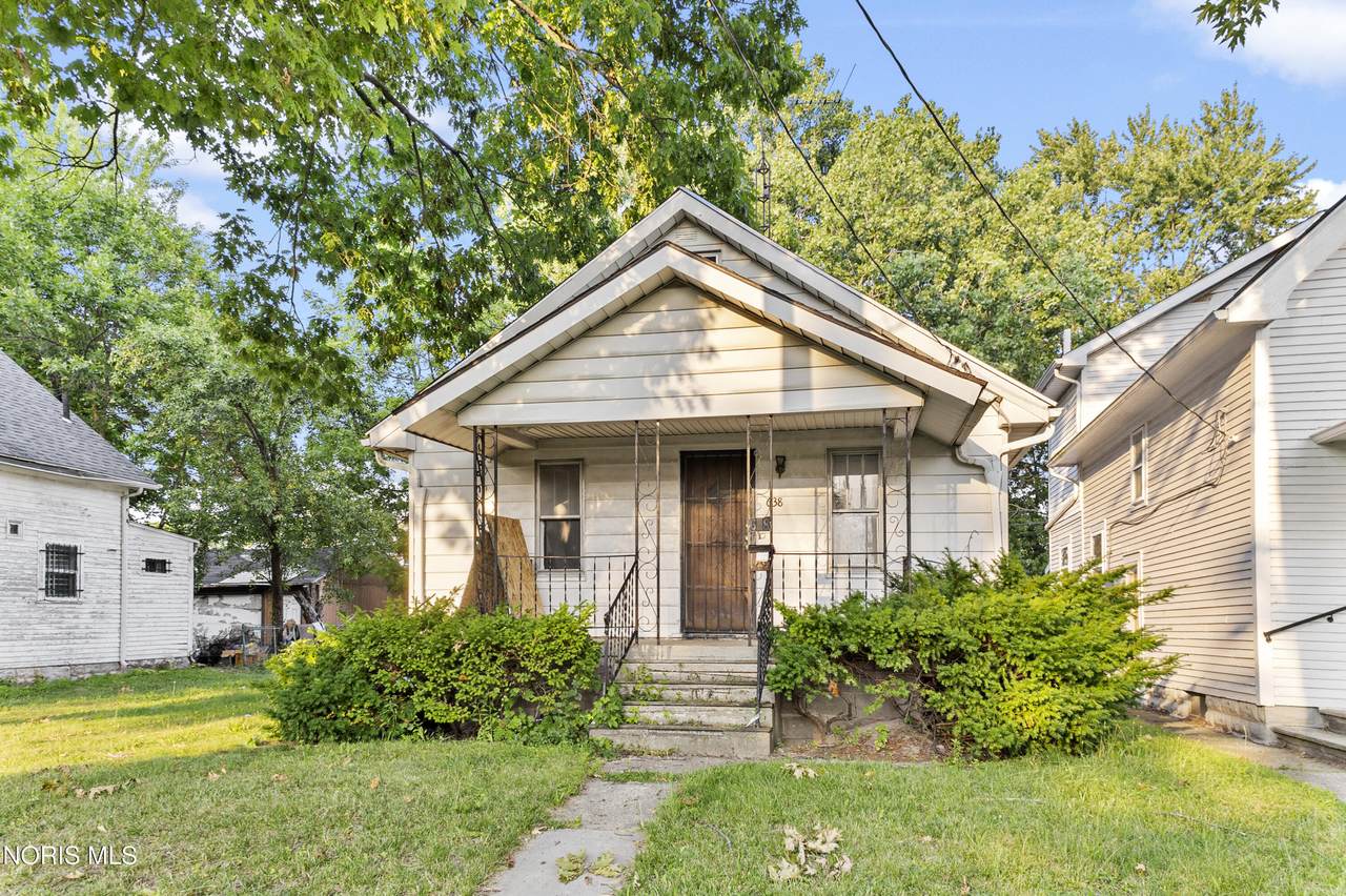 638 Woodstock Avenue - Photo 1