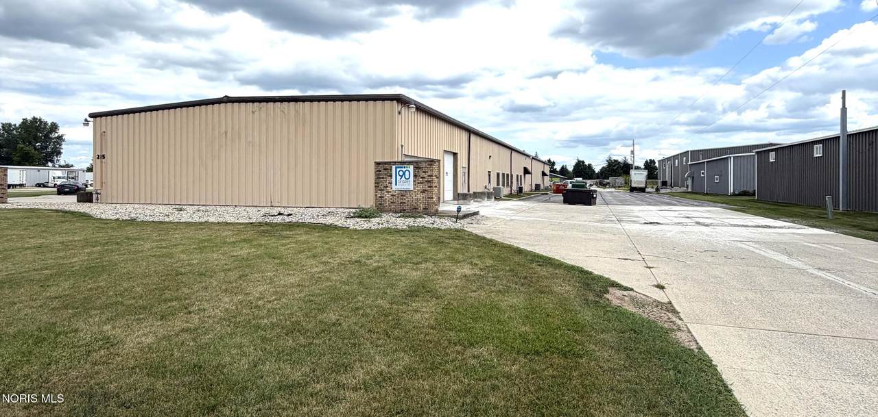 215 Stanford Parkway - Photo 1