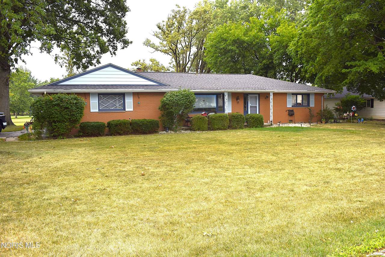 942 Country Club Drive - Photo 1