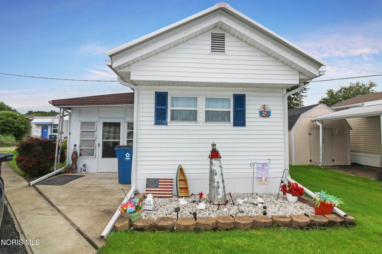 8175 North Shore Boulevard - Photo 1