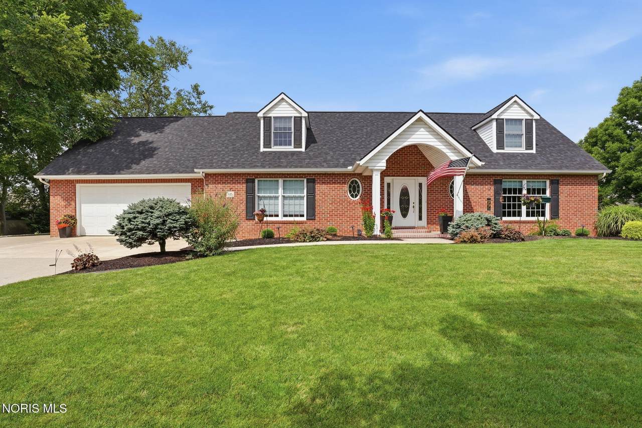 325 Beechmont Drive - Photo 1