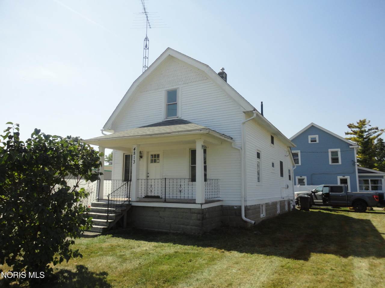 4813 Summit Street - Photo 1