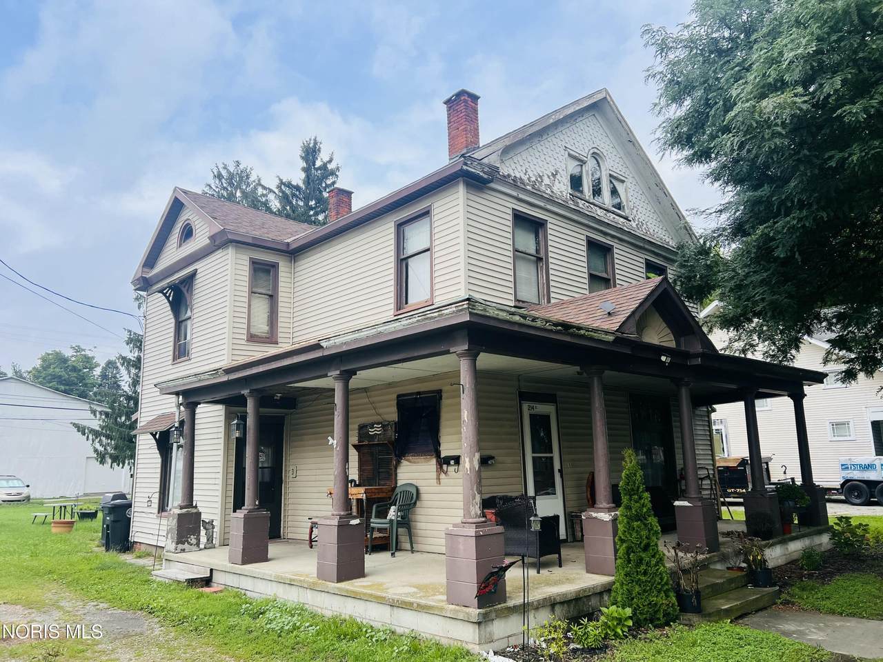 214 & 214 1/2 7th Street - Photo 1