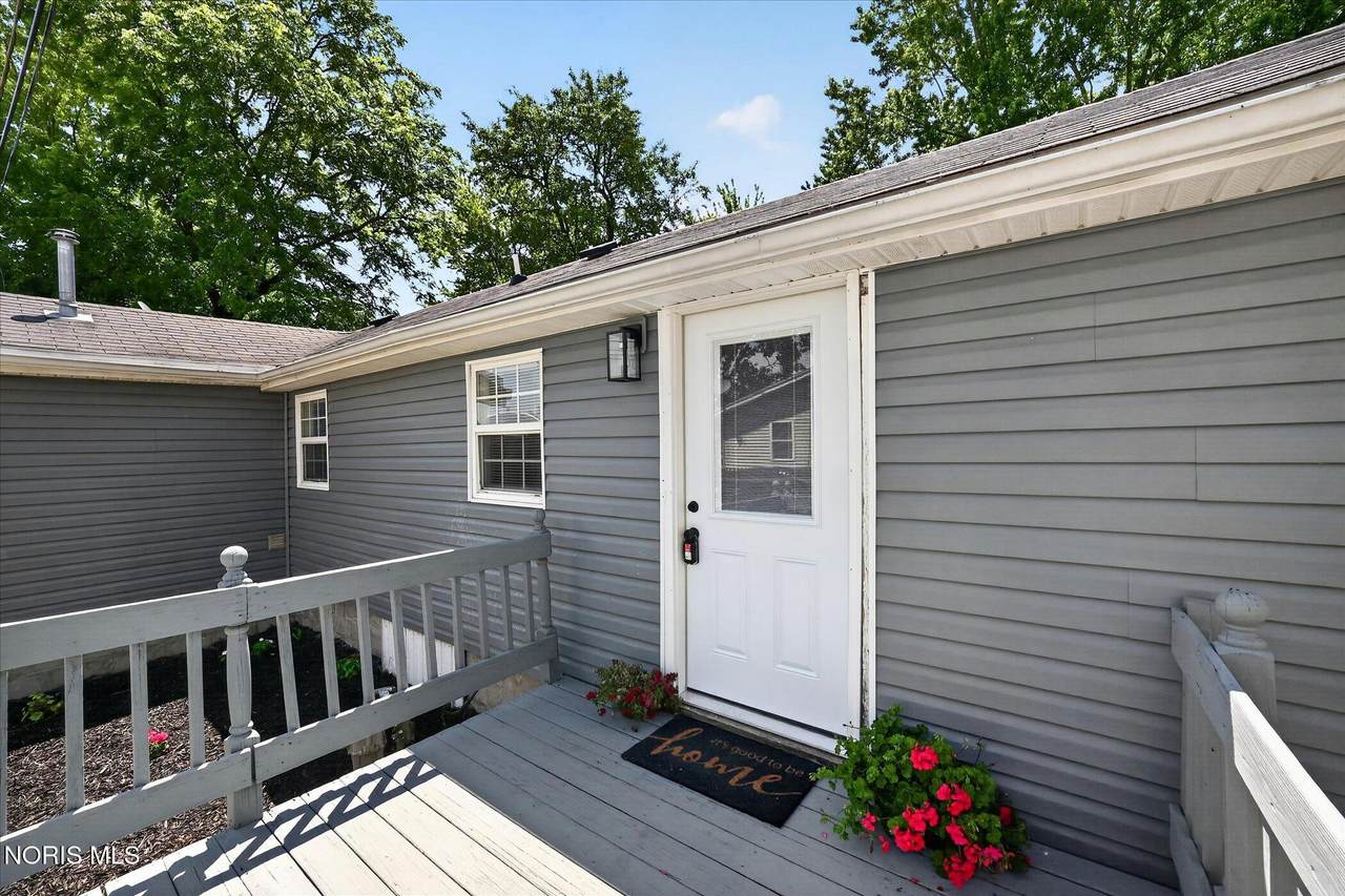 25864 Broad Street - Photo 1