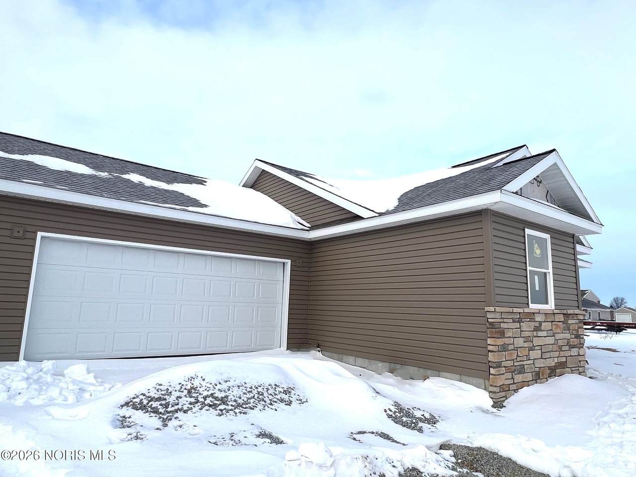 987 Greenbrier Road - Photo 1