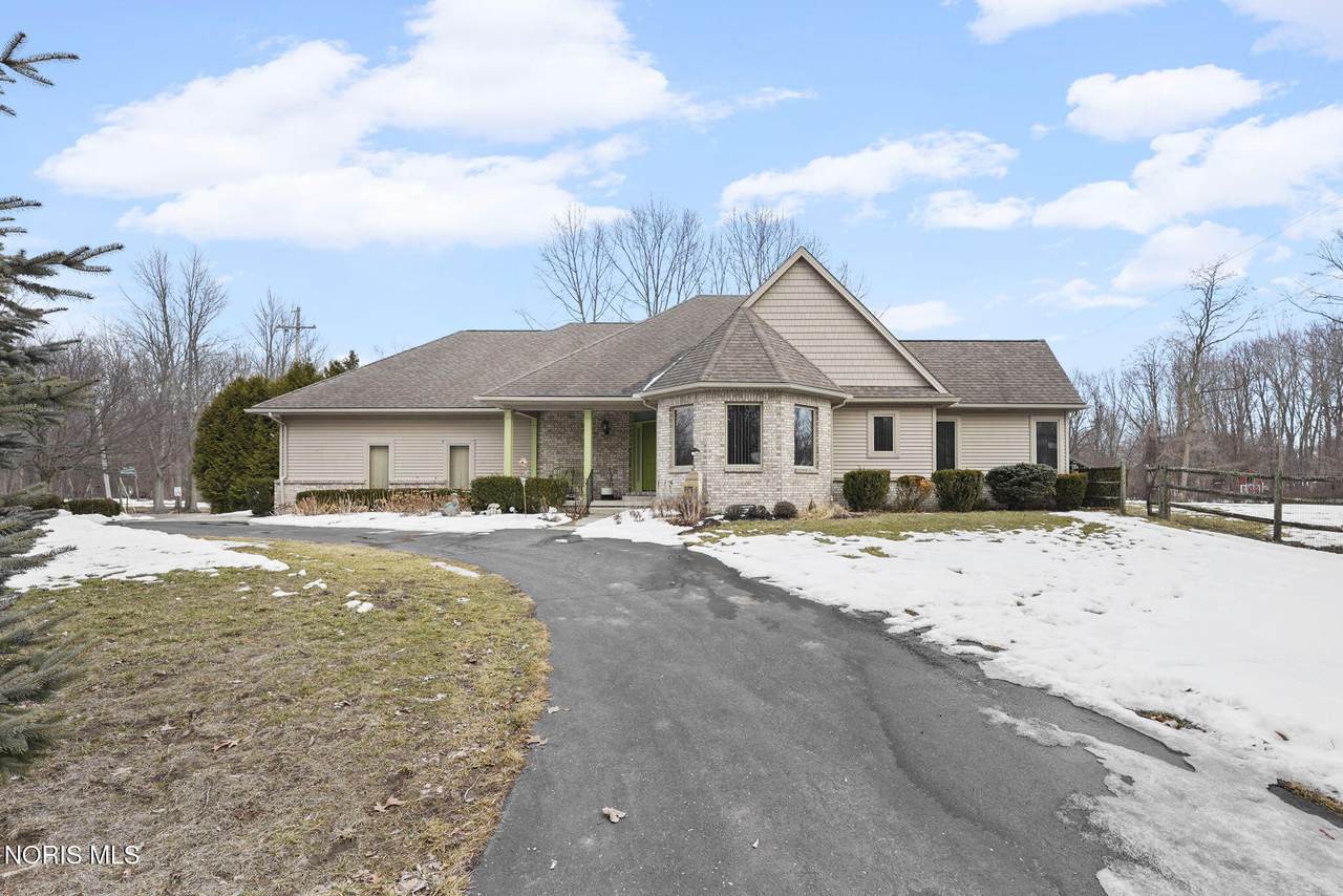 6096 Huntington Road - Photo 1