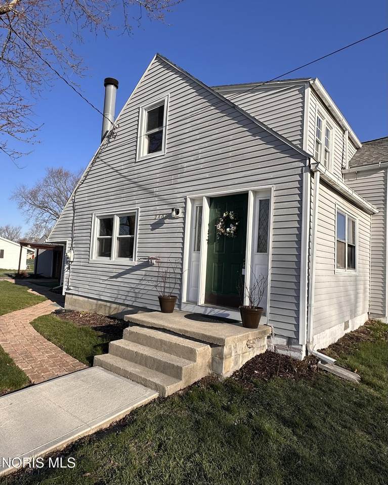 2400 Hollybrook Drive - Photo 1