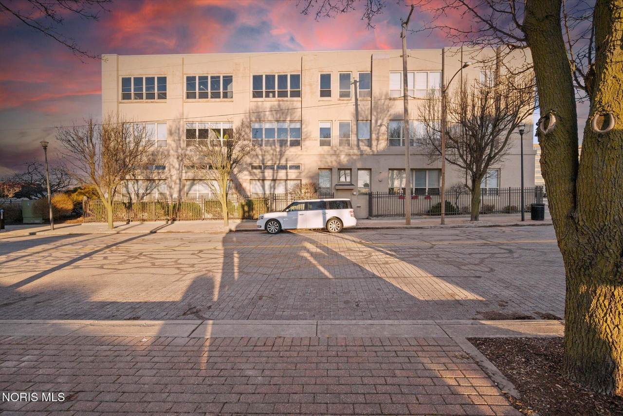 100 Huron Street - Photo 1