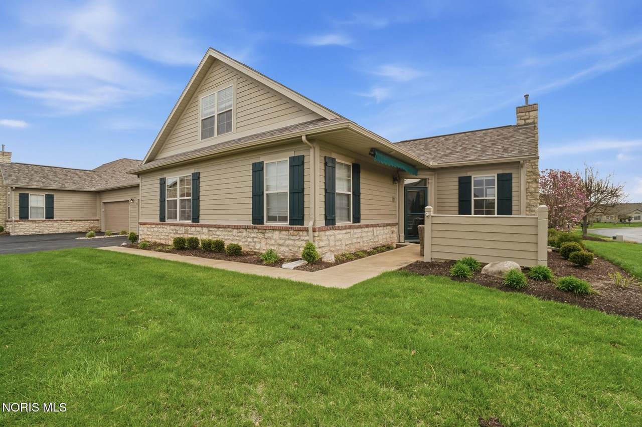 2690 Canterbury Circle - Photo 1